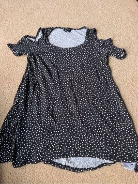 Jones New York Black Polka Dot Cold-Shoulder Tunic